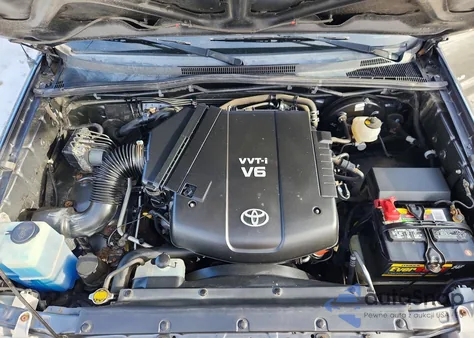 2010 Toyota Tacoma Double Cab z USA, uszkodzony, nr VIN 3TMLU4EN3AM039161